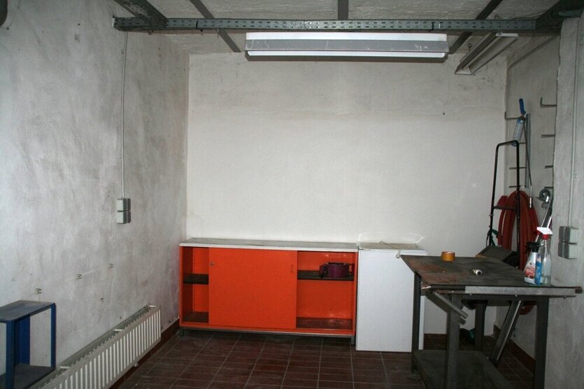 Ideal für Handwerksbetrieb - Büro - mit 4 PKW Stellplätzen... !!!