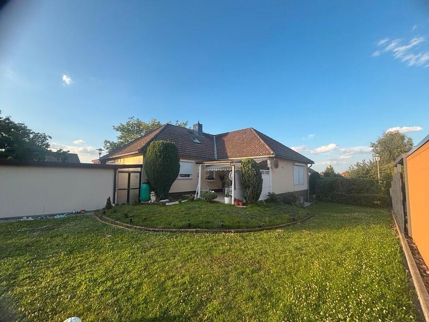 Bungalow mit EinliegerWohnung (Erbpachtgrundstück)