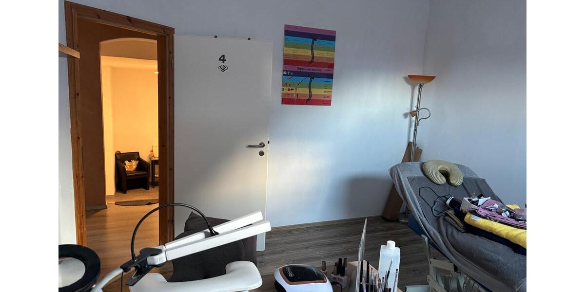 Raum zur Miete im Kosmetikstudio zimmer