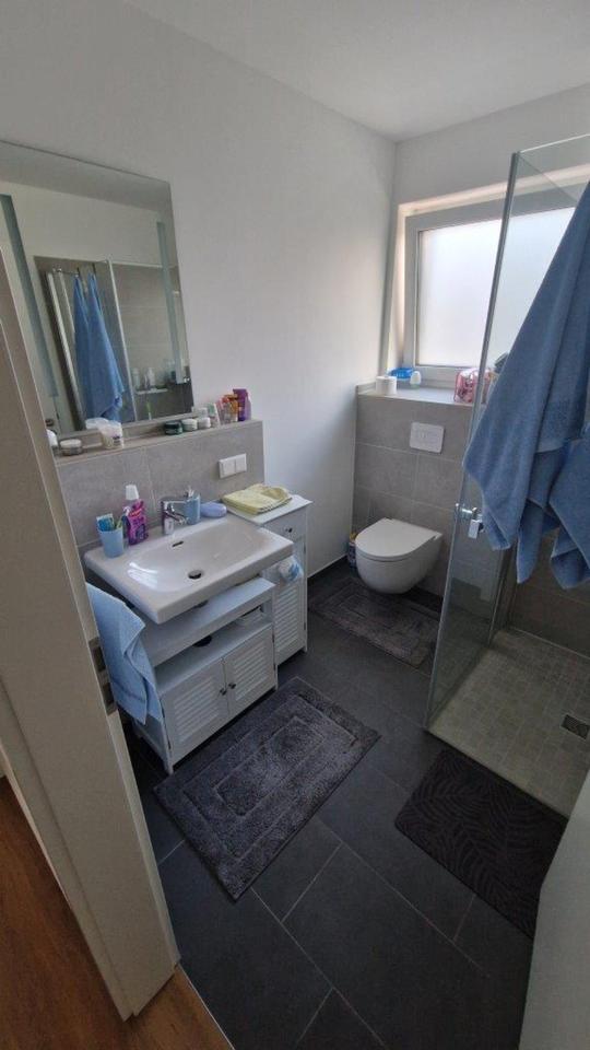 helle,stilvolle 2-Zimmer-Wohnung,inkl.EBK,Wärmepumpe&PV-Anlage zimmer