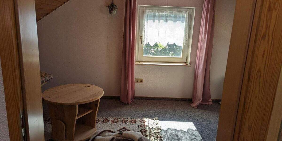 Renovierungsbedürftiges Haus mit viel Potential in Weetzen zu Verkaufen 8 zimmer