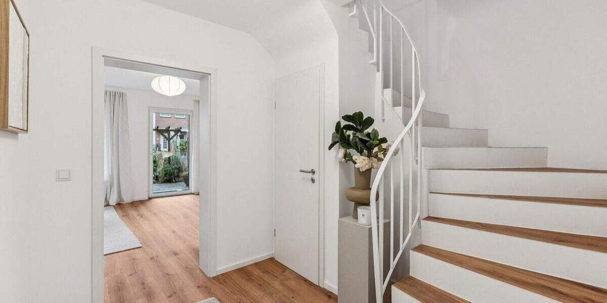 Einzugsfertiges saniertes Reihenmittelhaus mit 6 Zimmern und Garage in Seelze 6 zimmer