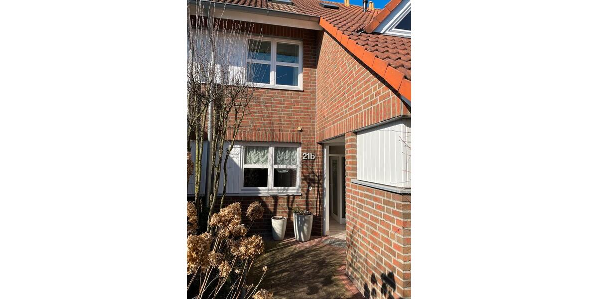 1A Lage, RMH mit Einbauküche, Fußbodenheizung, Stellplatz, Garage 4 zimmer