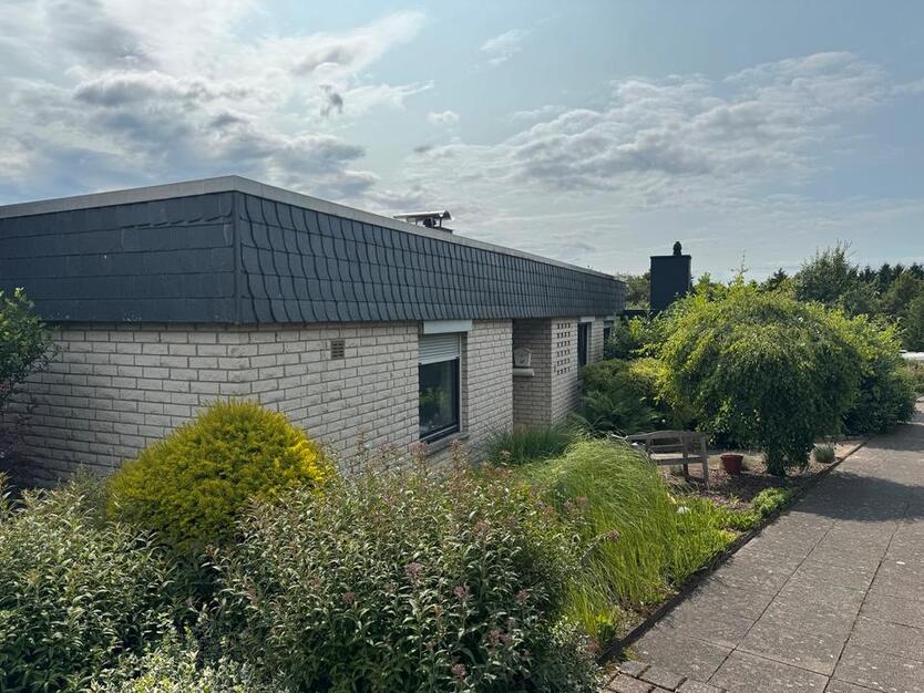 Bungalow, voll unterkellert, mit tollem Ausblick, idyllische Lage