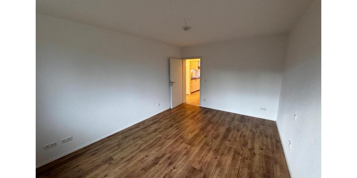 3 Zimmer Wohnung mit Balkon und Einbauküche in HerrenhausenBurg 3 zimmer