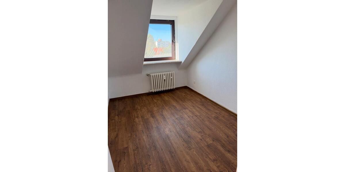 Dachgeschoßwohnung Hannover Döhren-Wülfel - 4 Zimmer, 95 m&sup2;, 1.200&euro; | Angebot:27608254