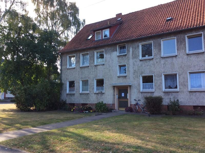 Charmante, frisch renovierte 3-Zimmer-Dachgeschosswohnung mit ca. 49,24 m² in gepflegtem Mehrfamilienhaus zimmer