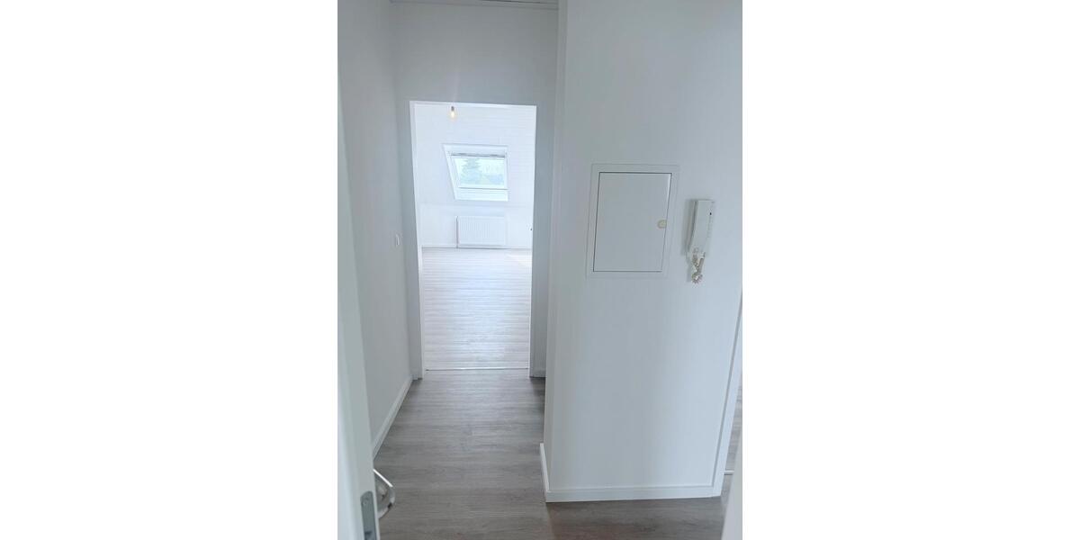 Dachgeschoßwohnung Sarstedt - 3 Zimmer, 72 m&sup2;, 700&euro; | Angebot:26299491