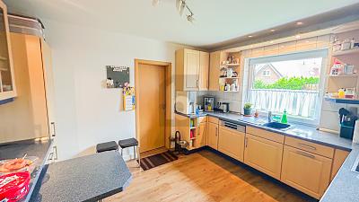 FAMILIENPARADIES MIT GROßEM GARTEN 6 zimmer
