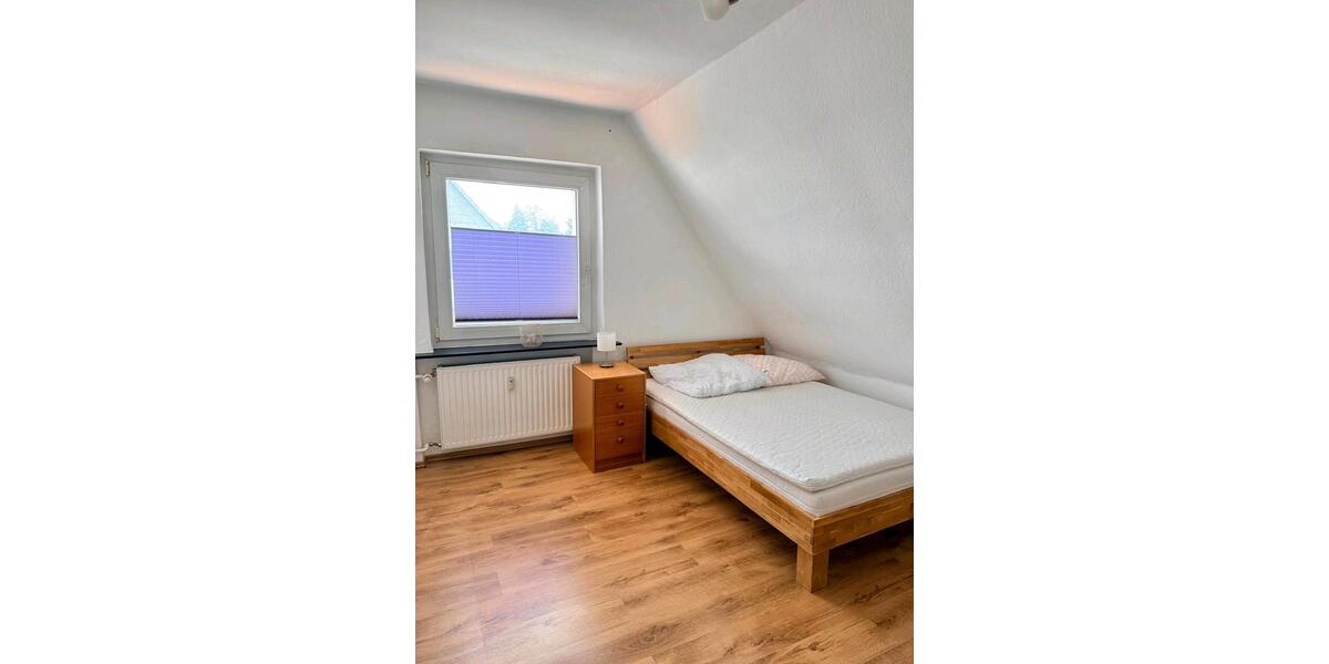 Dachgeschoßwohnung Langenhagen - 2.5 Zimmer, 48 m&sup2;, 430&euro; | Angebot:25633502