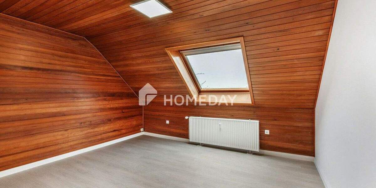 Charmante 2-Zimmer-Wohnung mit 60 m² Ausbaureserve im Spitzboden und Balkon 2 zimmer