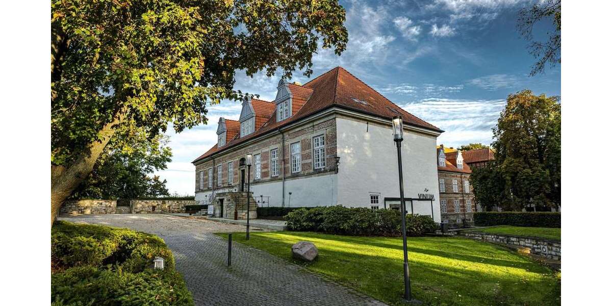 Büro in Neustadt 2.433,34 € 248.3 m² zimmer