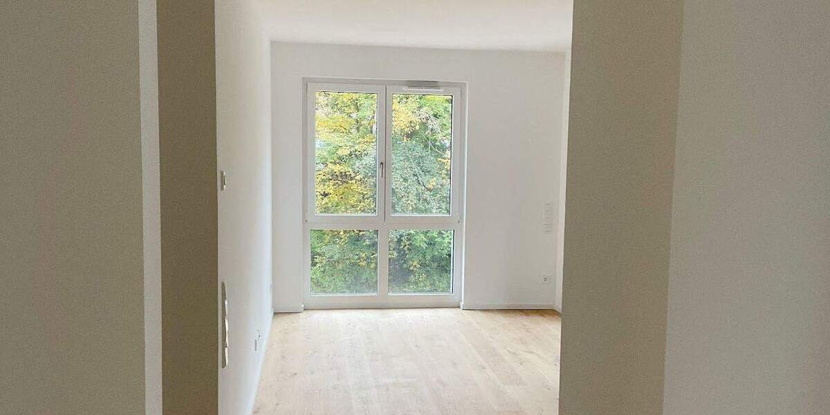 WILLKOMMEN im neuen ZUHAUSE! Helle Atmosphäre, Glaswand-Loggia, Tageslichtbad, Einbauküche, Gäste-WC 3 zimmer