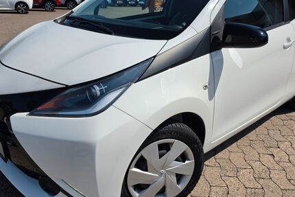 Toyota Aygo (X) 37.700 km 7.990 &euro; Hildesheim 31137