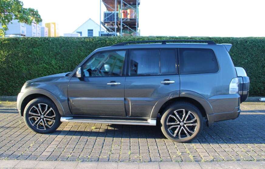 Mitsubishi Pajero 160.000 km 25.000 € Hannover 30451
