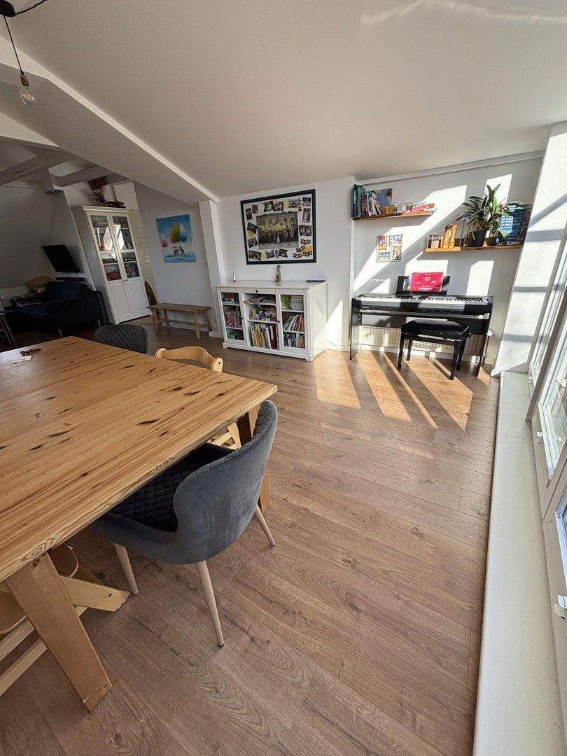 Dachgeschoss-Juwel mit großer Sonnenterrasse in bester Südstadtlage - ohne Makler! 3 zimmer