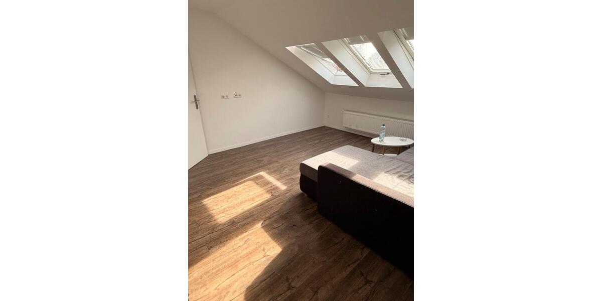 Dachgeschoßwohnung Hannover Buchholz-Kleefeld - 4 Zimmer, 80 m&sup2;, 1.100&euro; | Angebot:25489096