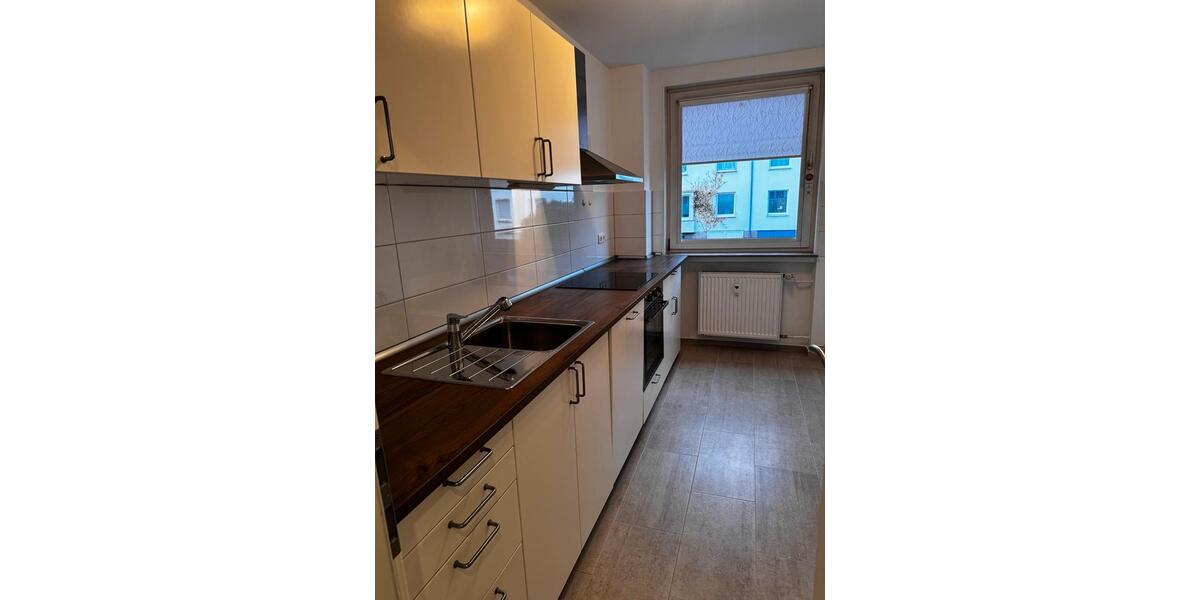 3 Zimmer Wohnung mit Balkon und Einbauküche in HerrenhausenBurg 3 zimmer