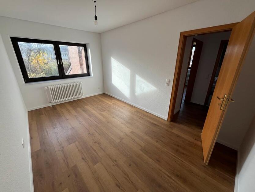 Doppelhaus Hälfte in Top Lage frisch renoviert, mit Garten zimmer