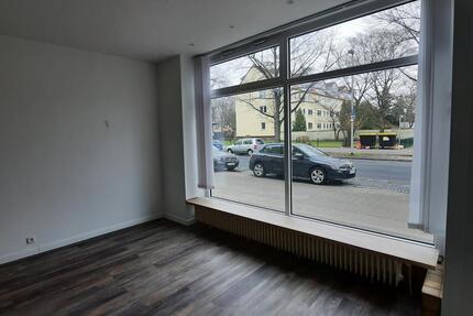 Mittelfeld: Cafe Eisdiele Restaurant zimmer