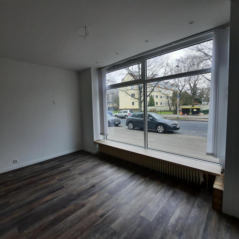 Mittelfeld: Cafe Eisdiele Restaurant zimmer