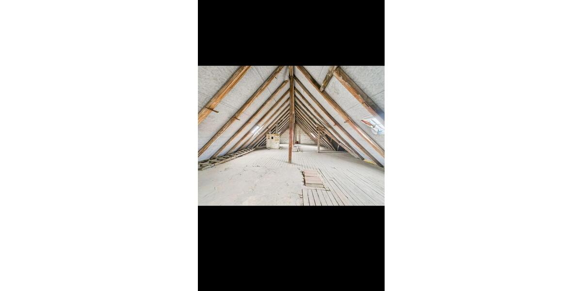 Zentrale Lage – Dachgeschoss mit Genehmigung 2 zimmer