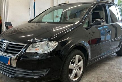 VW Touran 179.000 km 5.990 &euro; Lehrte 31275