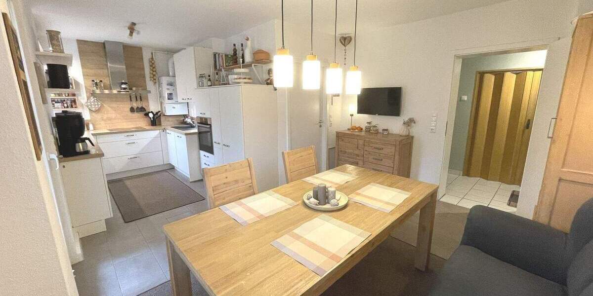 Lage, Lage, Lage: 3,5-Zimmer, voll sanierte Wohnung in Döhren - 2 Bäder, 2 Balkone, Hochparterre, direkt einziehen 3 zimmer