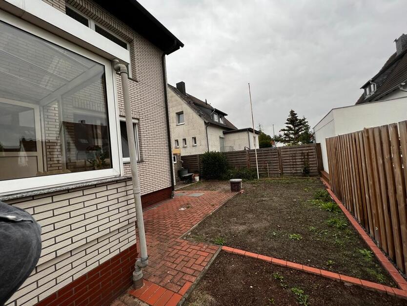 Großzügige 3 Zimmer Wohnung mit Garten , Wintergarten & Garage