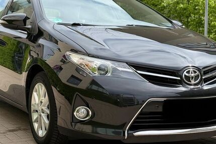 Toyota Auris 101.000 km 7.299 &euro; Hannover 30179