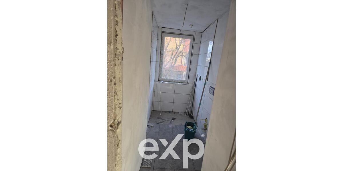 Frisch-vollsanierte möblierteunmöblierte 2 Zimmer DG-Wohnung mit Wohnküche inkl. EBK, WG-geeignet 2 zimmer