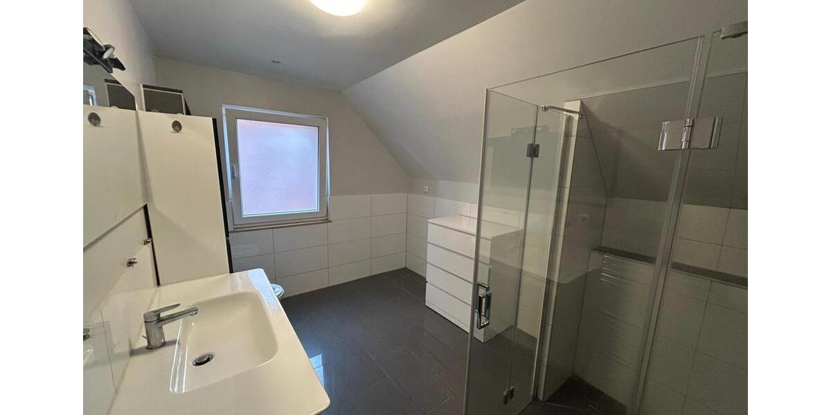 Etagenwohnung Laatzen - 5 Zimmer, 130 m&sup2;, 1.400&euro; | Angebot:26485132