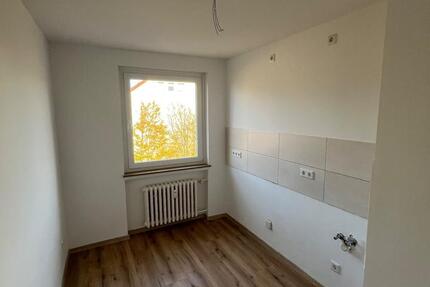 2-Zimmer-Wohnung mit Balkon in Hannover - Erstbezug nach Sanierun zimmer