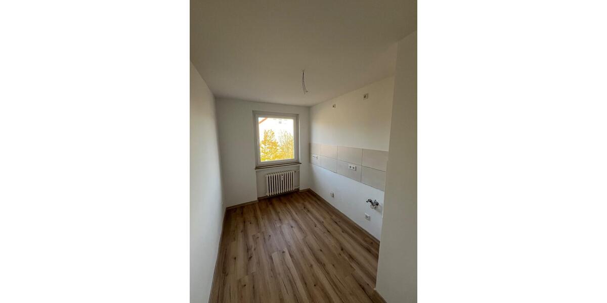 2-Zimmer-Wohnung mit Balkon in Hannover - Erstbezug nach Sanierun zimmer
