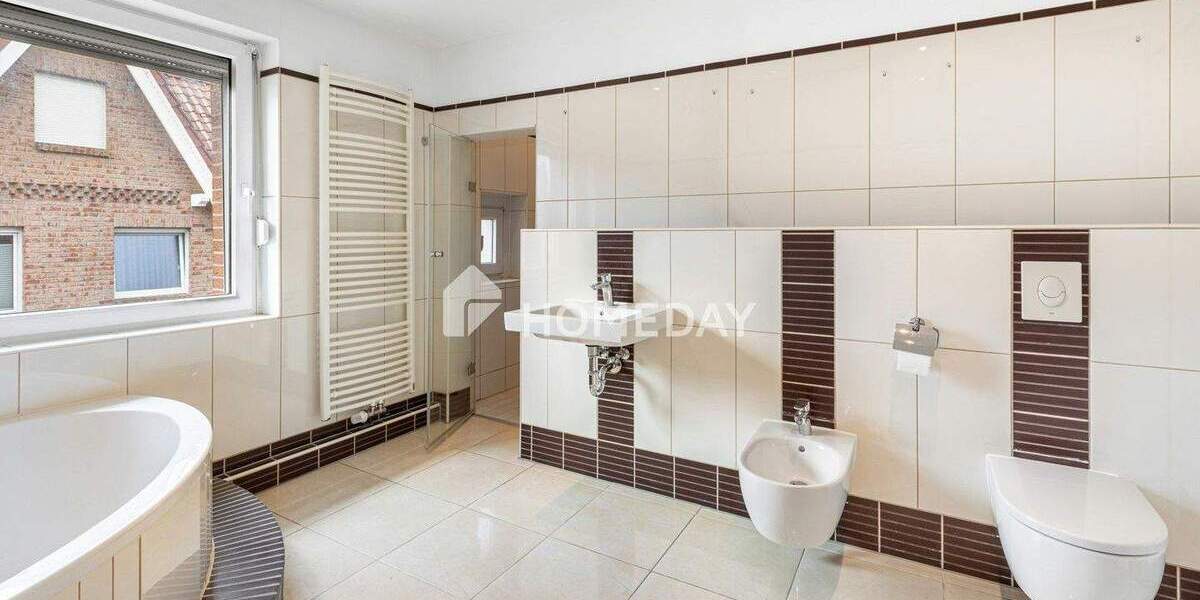 Saniertes, leerstehendes 3-Familien-Mehrgenerationenhaus in Bothfeld mit Keller 8 zimmer