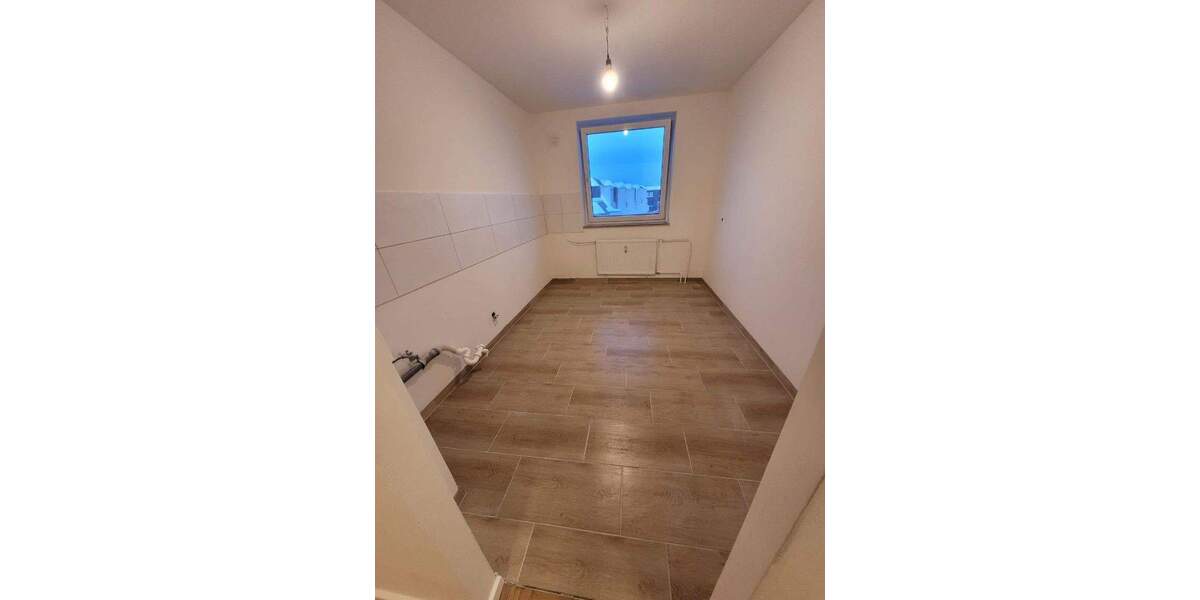 Frisch modernisierte 4-Zimmer-Wohnung mit Tiefgaragenplatz - von Privat 4 zimmer