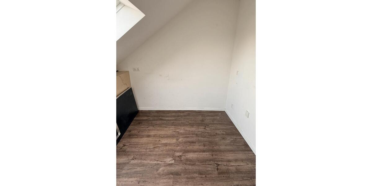 Dachgeschoßwohnung Hannover Buchholz-Kleefeld - 4 Zimmer, 80 m&sup2;, 1.100&euro; | Angebot:25489096