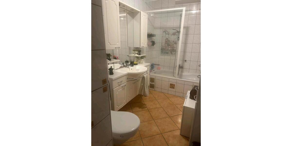 Etagenwohnung Hildesheim - 4 Zimmer, 117 m&sup2;, 1.350&euro; | Angebot:26421247