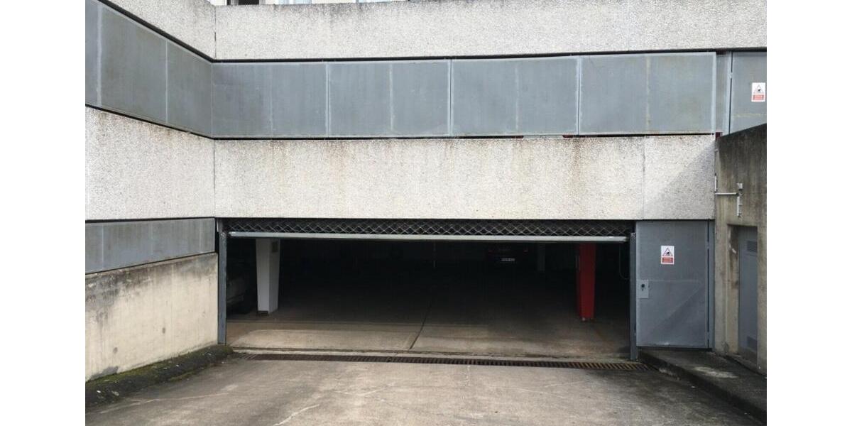 Dreizimmer in beste Lage. 2 Loggia. Keller. Garage. 3 zimmer