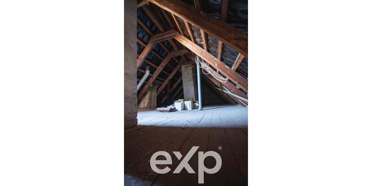 Frisch-vollsanierte möblierteunmöblierte 2 Zimmer DG-Wohnung mit Wohnküche inkl. EBK, WG-geeignet 2 zimmer