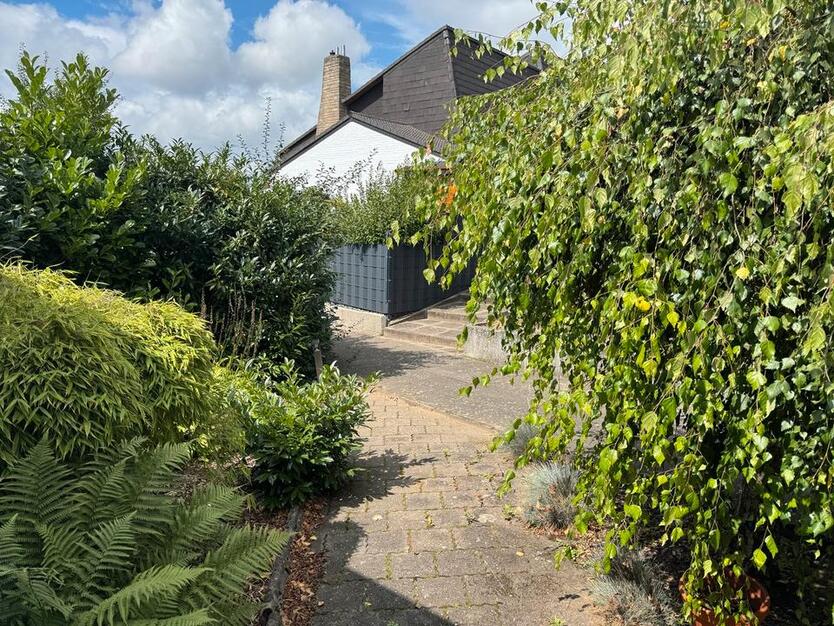 Bungalow, voll unterkellert, mit tollem Ausblick, idyllische Lage