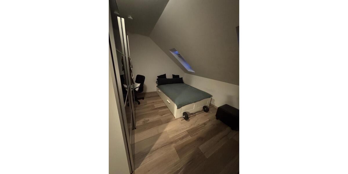 Möblierte Mietwohnung (4. Obergeschoss ohne Fahrstuhl) 2 zimmer