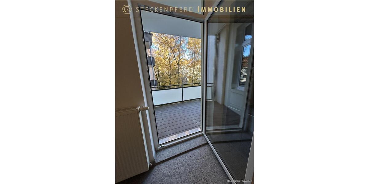 Altbaucharme neu belebt – großzügige, sanierte 3-Zimmer-Wohnung mit zwei Balkonen, sofort bezugsbereit 3 zimmer