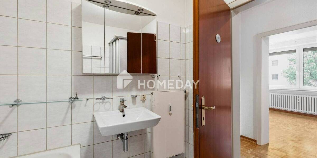 Bezugsfrei - stilvolle 4-Zimmer-Wohnung mit Komfort, Substanz und sonniger Loggia 4 zimmer