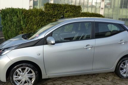 Toyota Aygo (X) 33.000 km 10.995 &euro; Hannover 30179