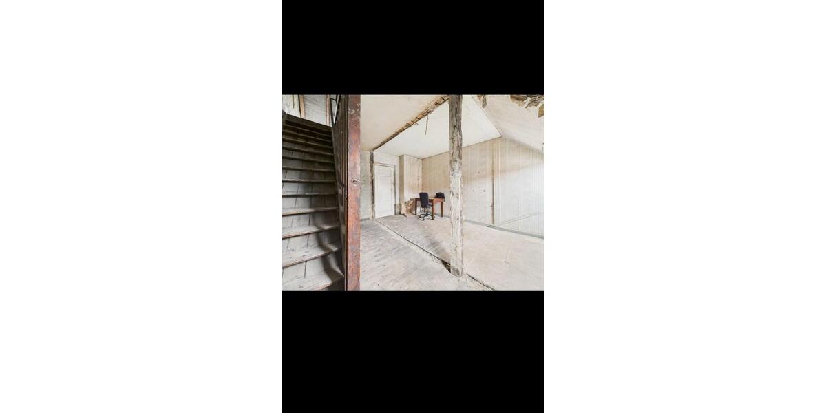 Zentrale Lage – Dachgeschoss mit Genehmigung 2 zimmer