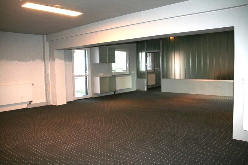 Ideal für Handwerksbetrieb - Büro - mit 4 PKW Stellplätzen... !!!